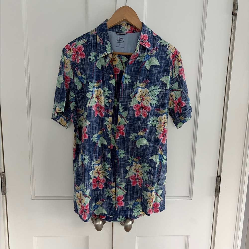 Men’s Medium Izod Saltwater Casual Summer Button Down Shirt New Condition